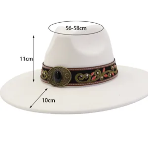 Sombrero de fieltro blanco con banda étnica bordada y hebilla vintage, accesorio elegante.
