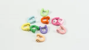 Colorful alloy horseshoe buckle d-ring metal clasp for DIY craft projects and keychains.