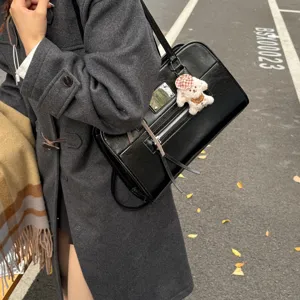 Retro oil-wax leather women Boston bag, stylish crossbody shoulder handbag for autumn winter.