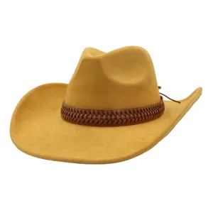 Chapeau de cowboy en suédine avec bande tressée marron, large bord style western détail.