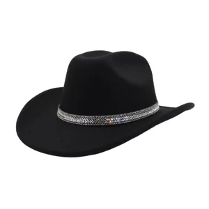 Zwarte vilt western cowboyhoed met sprankelende strass band, gedetailleerd aanzicht.
