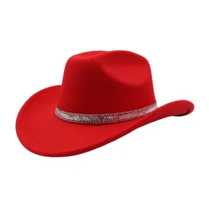 Rode vilt cowboyhoed met sprankelende strass band, stijlvolle westerse jazzhoed voor dames.