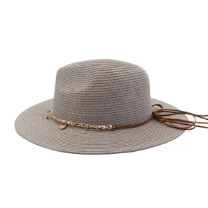 Sommer breite Krempe Strohhut mit Metallkette Perle und braunem Riemen flacher Topf Sonnenschutz
