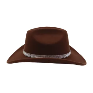 Bruine wollen vilt cowboyhoed met sprankelende strass band, stijlvol jazzhoed detail.