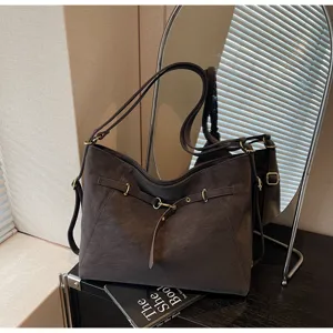 Retro women shoulder tote bag commuter versatile daily detail view of dark brown leather bag