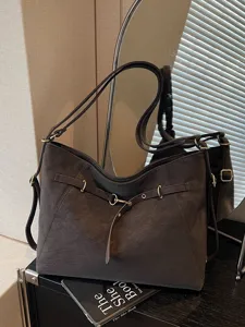 Minimalist retro women's shoulder bag, casual slouchy tote purse for daily commute and travel.