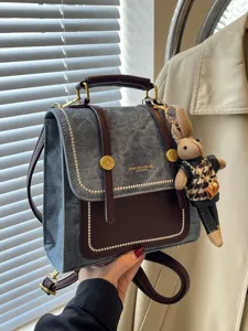 Sac à dos patchwork en denim élégant avec bordure en cuir marron, cartable et sac à main.