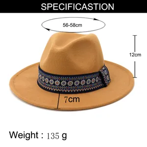 Gedetailleerd overzicht van de kameelkleurige wollen fedora hoed met blauwe patroonband.