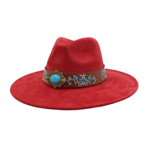 Sombrero fedora de ante rojo con hebilla turquesa y bordado floral azul otoño invierno.