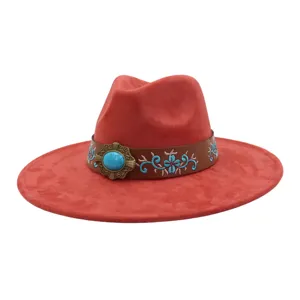 Sombrero fedora de ante rojo con hebilla turquesa y banda bordada para otoño e invierno.