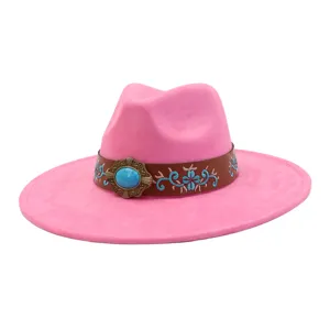 Elegante sombrero fedora de ante rosa con hebilla de metal turquesa y bordado vintage