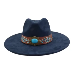 Sombrero fedora de ante azul marino con banda bordada marrón y hebilla turquesa detalle