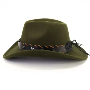 Detailansicht eines gruenen Wollfilz-Cowboyhutes mit strukturierter Stoff- und Zierband.
