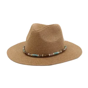 Vue détaillée chapeau de paille d'été avec bande de perles, chapeau de plage large bord.