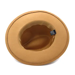 Camel wollen fedora hoed binnenzicht detail, klassieke unisex mode winterhoed materiaallabel.