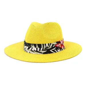 Gelber Strohhut mit Blumenband, stilvoller Sonnenhut für Strand und Outdoor im Sommer.