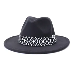 Sombrero fedora de lana gris oscuro con cinta tejida en blanco y negro para invierno.