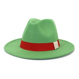 Chapeau fedora classique en laine verte avec ruban rouge et boucle latérale hommes femmes.