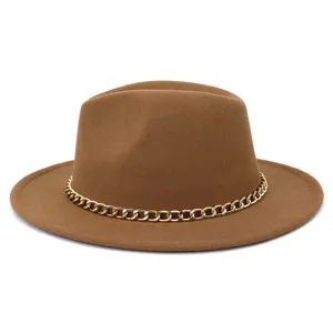 Chapeau fedora en laine marron pour automne et hiver avec chaîne dorée et large bord style.