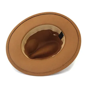 Vue détaillée du chapeau fedora en laine marron montrant la bande de sueur beige.
