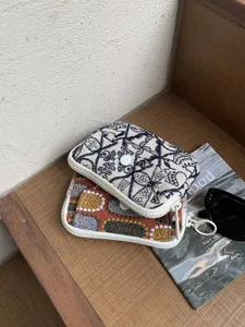 Pochette de rangement zippée double couche brodée en lin pour cartes et petites pièces.