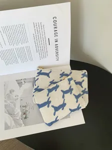 Leinwand Reißverschluss Aufbewahrungstasche Set mit süßem blauem besticktem Kaninchenmuster.