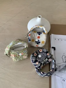 Mini embroidered fabric headphone storage pouch coin purse cute floral portable mini handbag