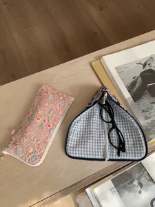 Embroidered glasses case portable storage pouch stylish floral fabric eyewear protector bag