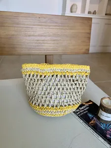 Bolso cosmético de almacenamiento tejido a mano bolso de paja hueco portátil elegante