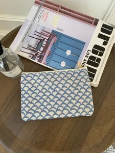 Tragbare bestickte Kosmetiktasche, blaues Wellenmuster Münzetui für den täglichen Gebrauch.