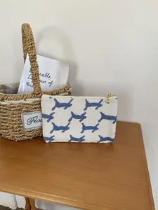Leinwand Kosmetiktasche mit blauer Tierstickerei, tragbare Reißverschlusstasche für Alltagsgebrauch.