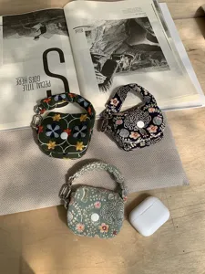 Embroidery mini Bluetooth earphone storage bag portable coin purse cute mini handbag.