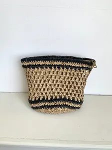 Bolso cosmético tejido a mano de paja, elegante estuche de maquillaje portátil y chic.