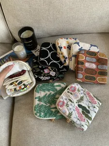 Geborduurde linnen sieradentas reizen rits organizer tas voor ringen en kettingen set.