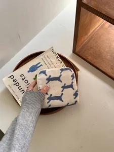 Stoffen sieraden opbergtasje met konijnen borduurwerk, klein vierkant rits etui voor ringen en kettingen.