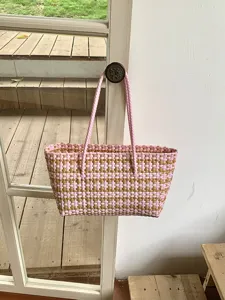 Gewebte Damentasche in Rosa und Braun, grosse Handtasche fuer Strand und Freizeit Alltag.