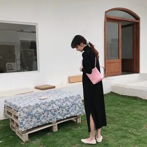 Rosa PU Leder Umhängetasche für Damen, minimalistisches stilvolles Alltagsaccessoire.