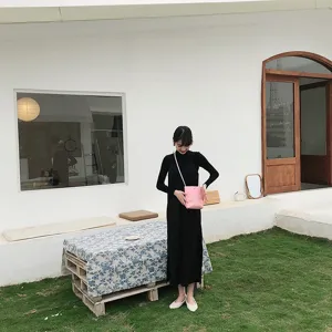 Minimalistische rosa PU Leder Umhängetasche Detailansicht, lässige Damen Schultertasche.