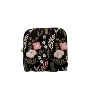 Geborduurd linnen sieradentasje, klein vintage bloemen portemonneetje voor ringen en kettingen.