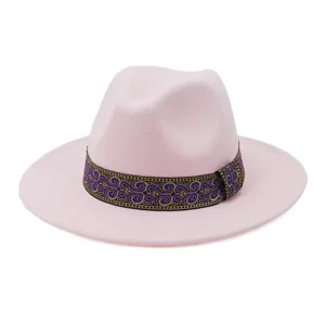 Sombrero fedora de lana rosa para hombre y mujer, ala ancha con banda étnica morada y dorada.