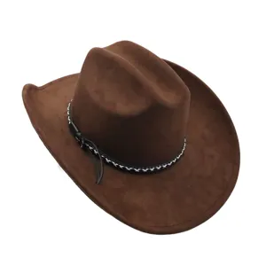 Vue détaillée du chapeau de cowboy western en suédine marron avec un ruban décoratif.