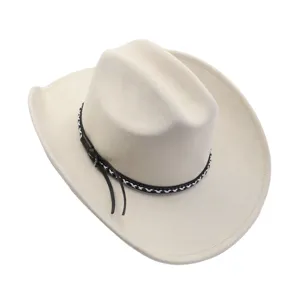 Chapeau cowboy style western en daim avec large bord et bande decorative de mode