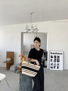 Borsa a mano intrecciata a righe estiva grande borsa in paglia elegante per donna