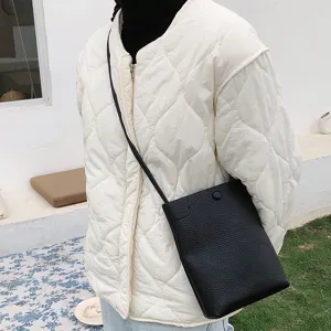 Damen schwarze PU Leder Umhängetasche minimalistische vertikale Schultertasche lässige Tasche