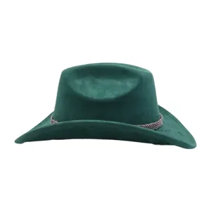 Détail de chapeau de cow-boy en suédine vert foncé, chapeau jazz western rétro à perles.