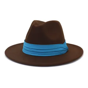 Cappello fedora in lana classico per uomo e donna, con fascia blu e tesa piatta.