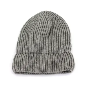Vue détaillée du bonnet en tricot côtelé gris, bonnet d'hiver chaud pour hommes et femmes.