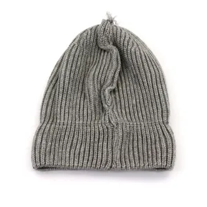 Bonnet en tricot côtelé gris confortable pour l'hiver, bonnet chaud décontracté unisexe.