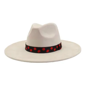 Chapeau fedora en daim beige avec bande a pois rouges et noirs detail elegant vue