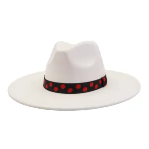 Chapeau fedora feutre blanc avec ruban pois noirs rouges, chapeau jazz plat élégant détail.